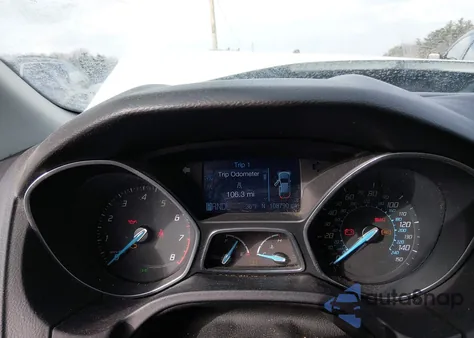 2012 Ford Focus Se z USA, uszkodzony, nr VIN 1FAHP3F27CL344152